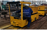 黑龍江礦山2.5噸鋰電池電機(jī)車出廠檢驗
